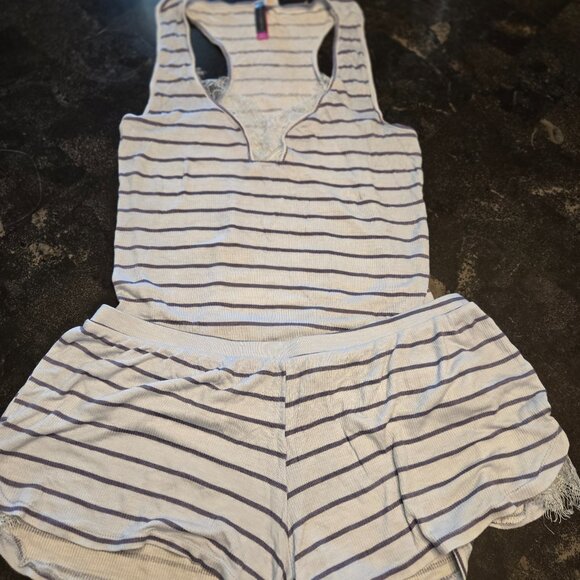 Vince Camuto Blue/White Striped Top and Shorts Pajama Set Loungewear Size Medium - Picture 1 of 6